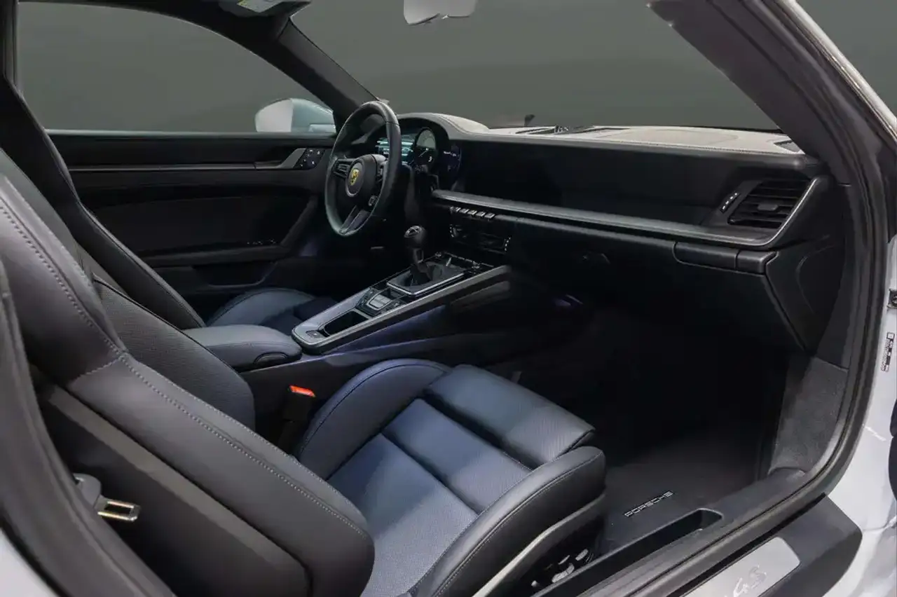 Porsche 911 - Image 10