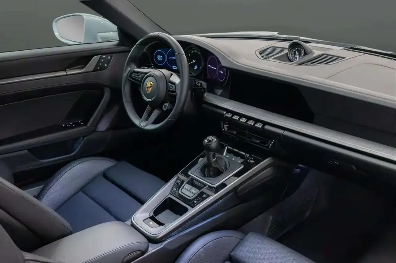 Porsche 911 - Image 14