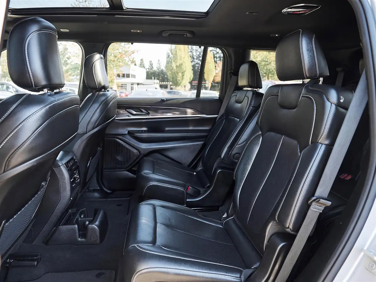 Jeep Grand Cherokee - Image 21