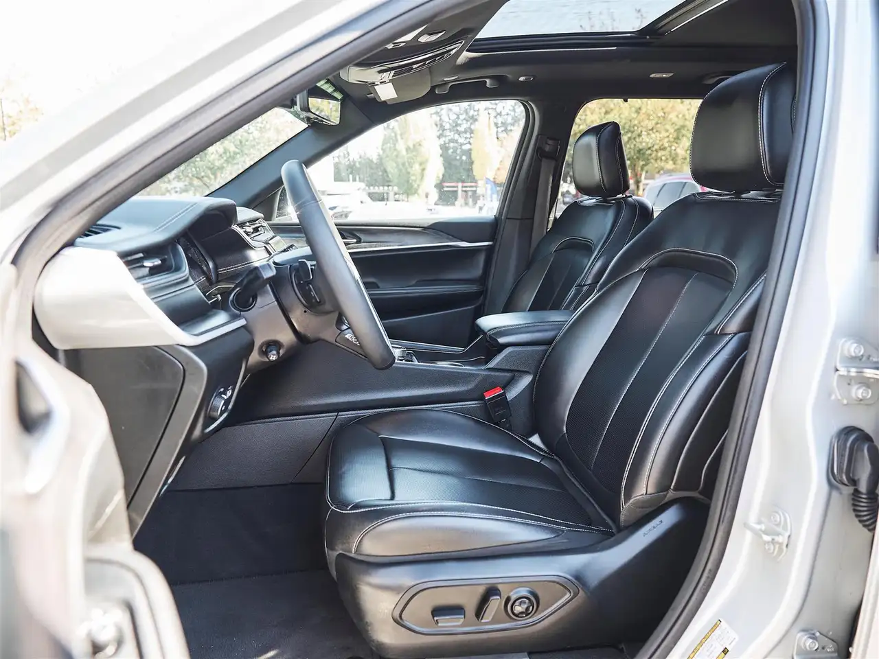 Jeep Grand Cherokee - Image 5