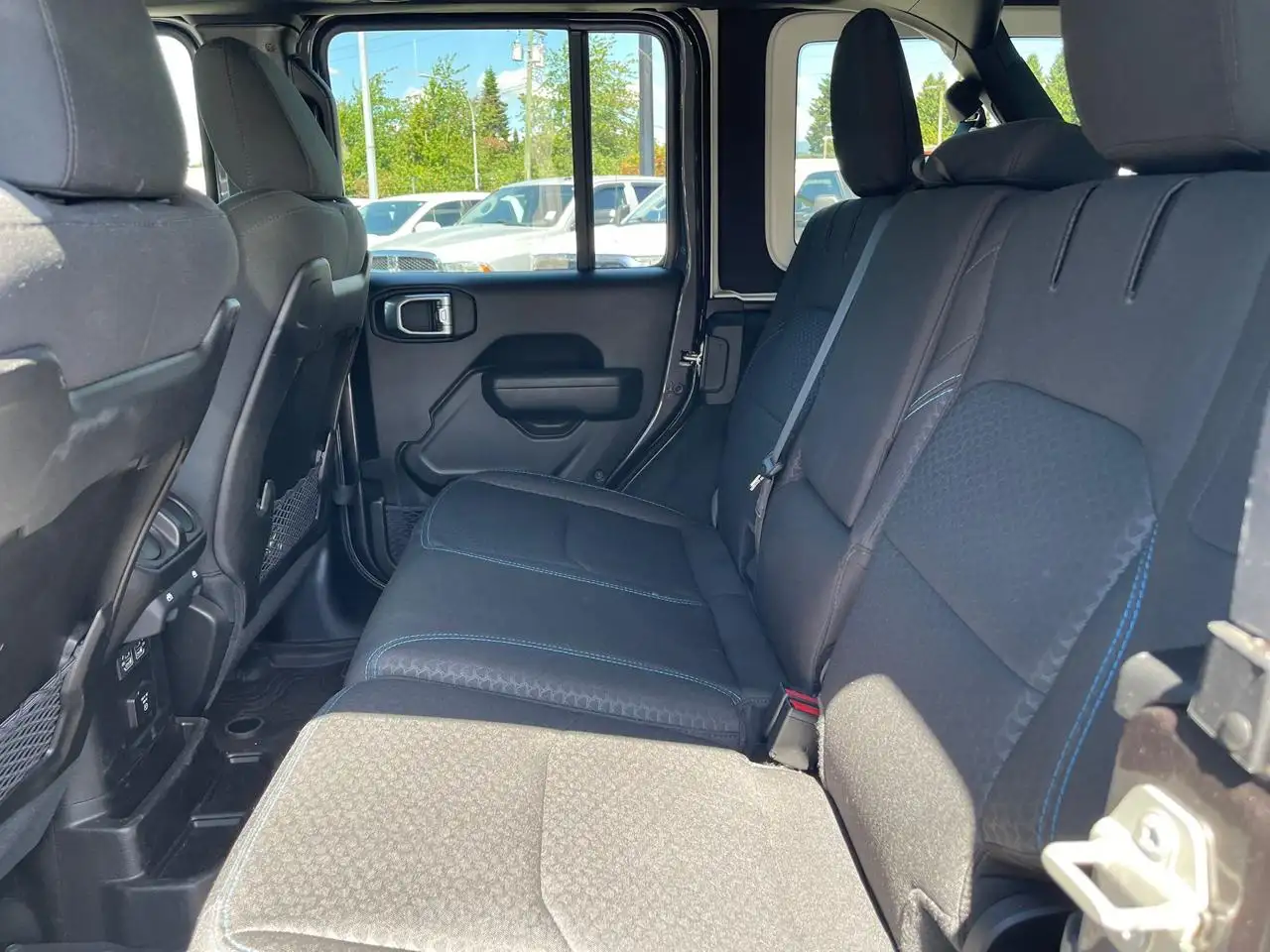 Jeep Wrangler - Image 9