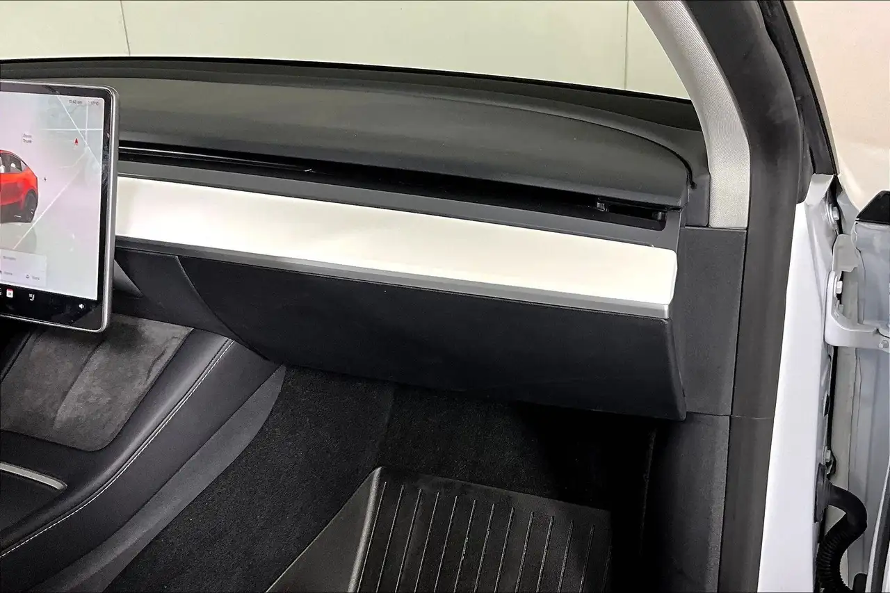 Tesla Model Y - Image 15