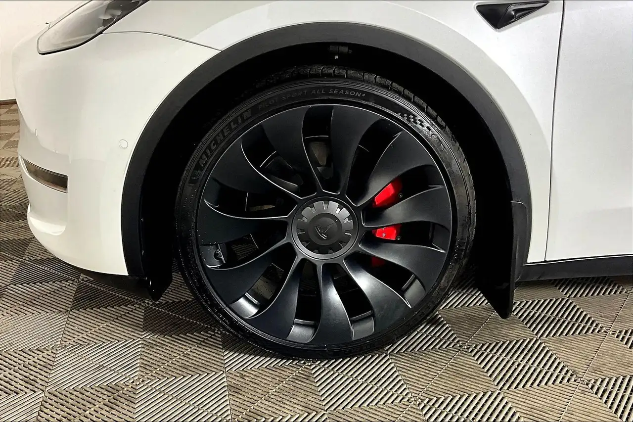 Tesla Model Y - Image 8