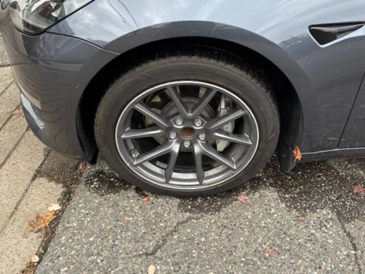 Tesla Model 3 - Image 11