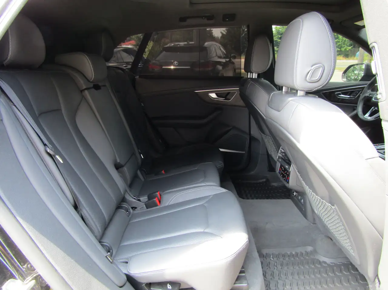 Audi Q8 - Image 15