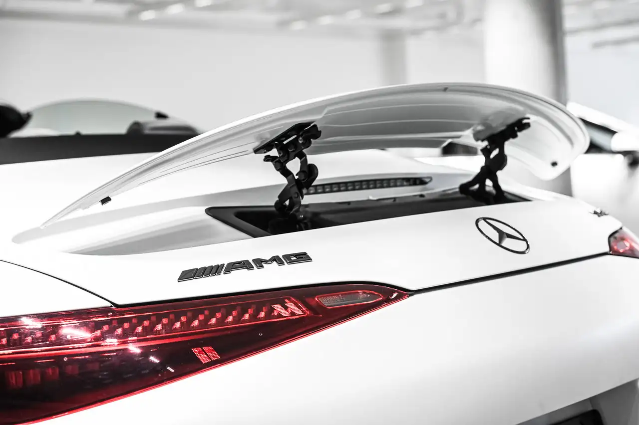 Mercedes-Benz SL - Image 8