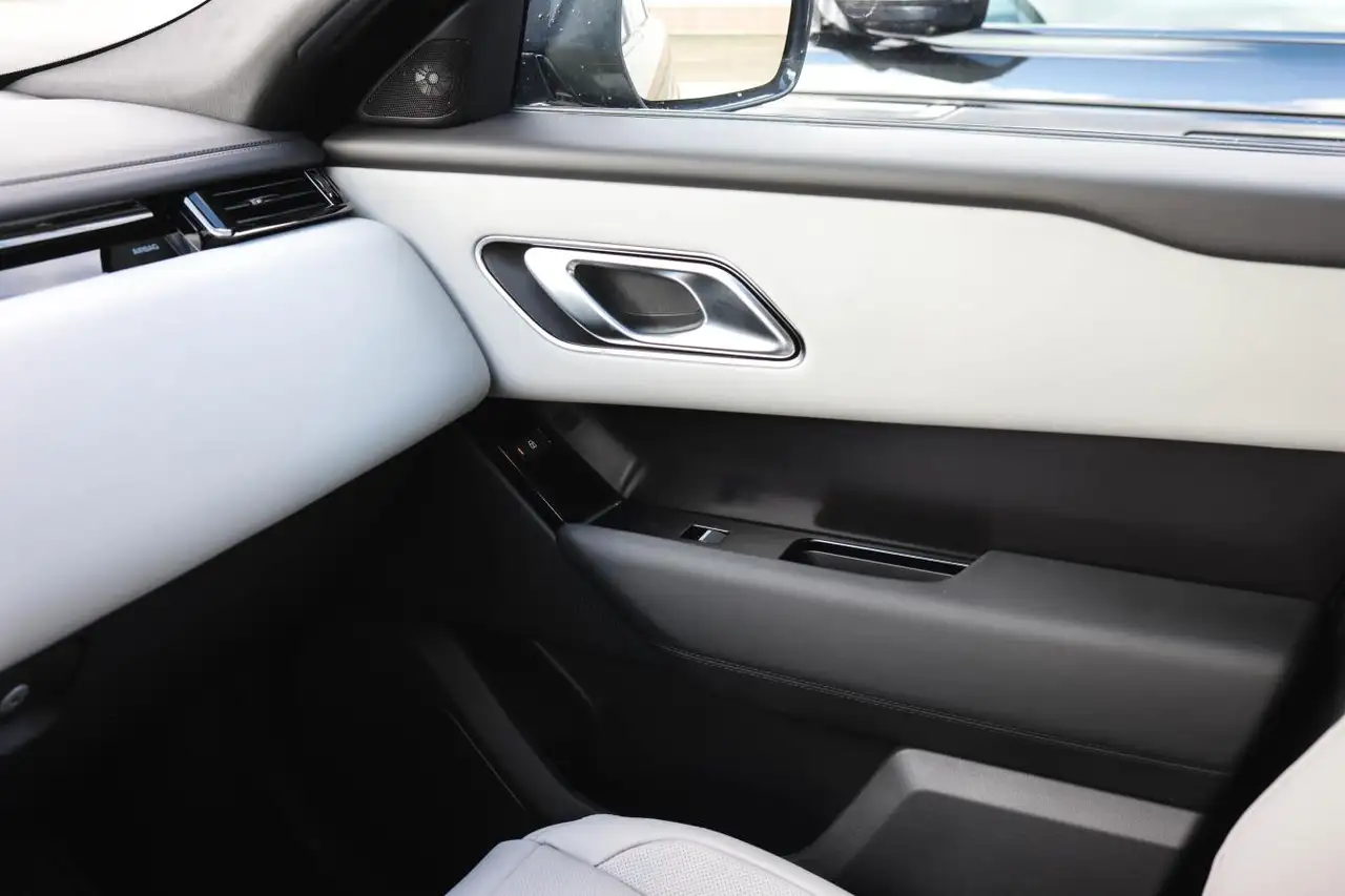 Land Rover Range Rover Velar - Image 36