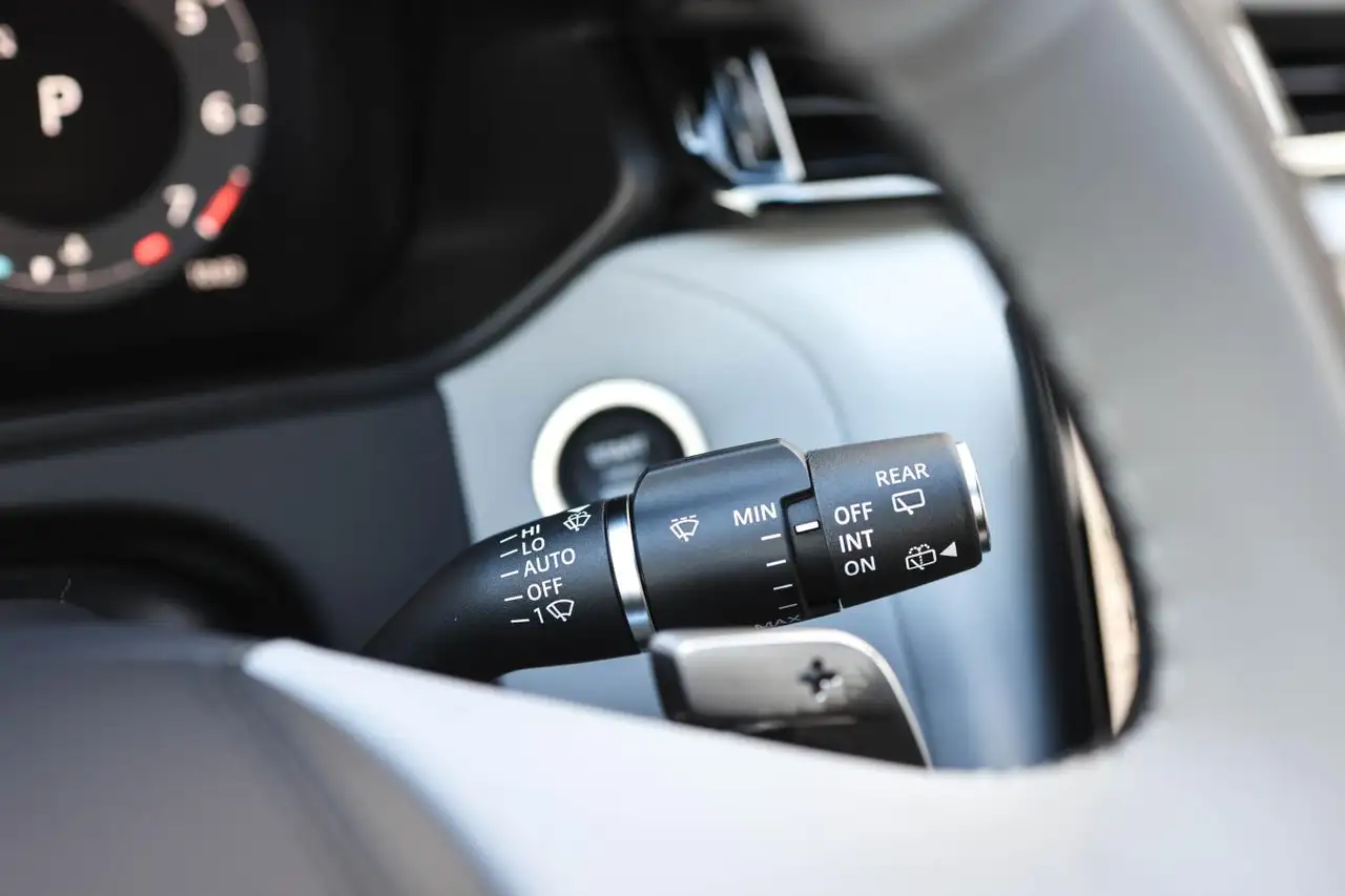 Land Rover Range Rover Velar - Image 26