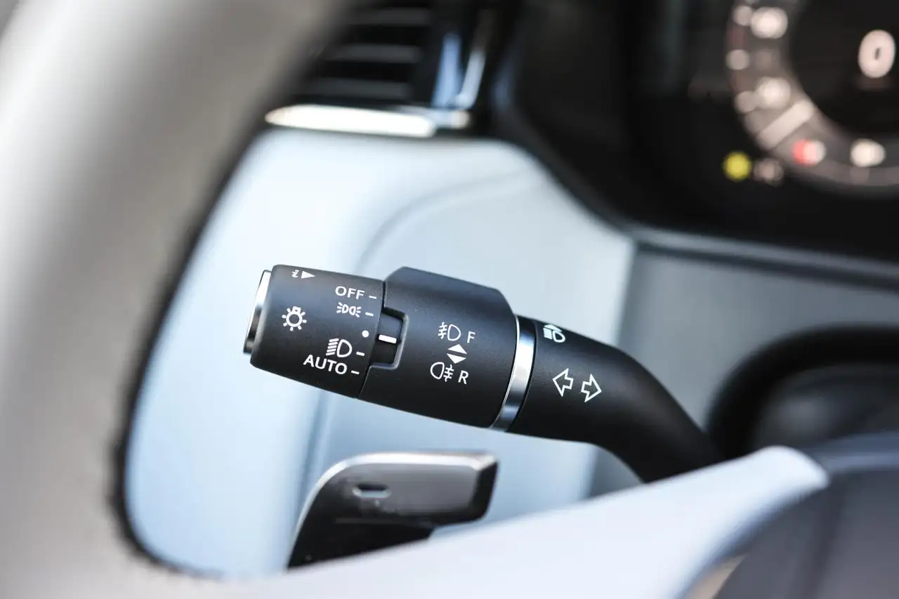 Land Rover Range Rover Velar - Image 25