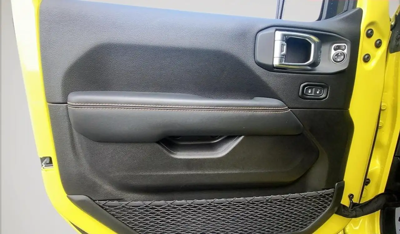 Jeep Wrangler - Image 11