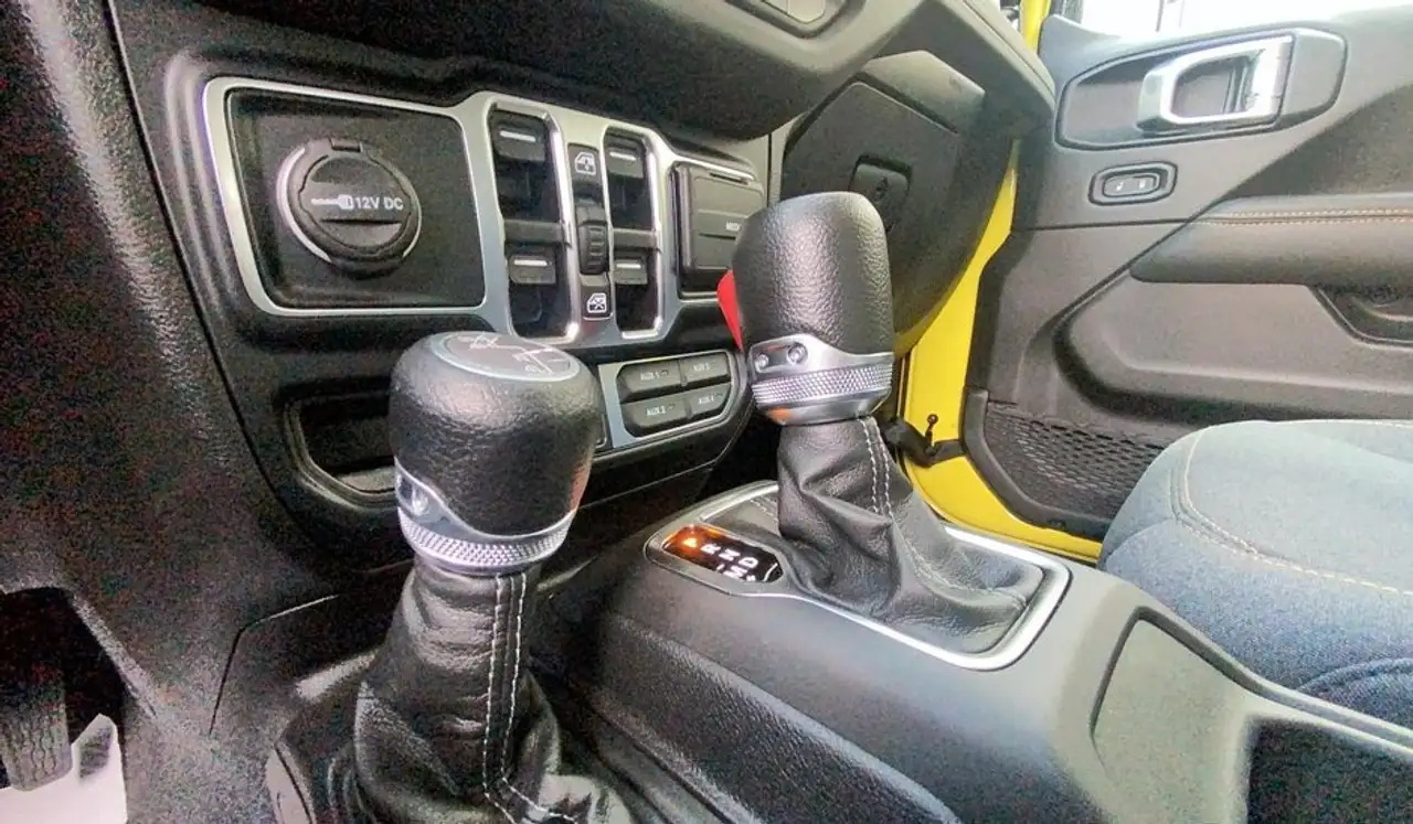 Jeep Wrangler - Image 15