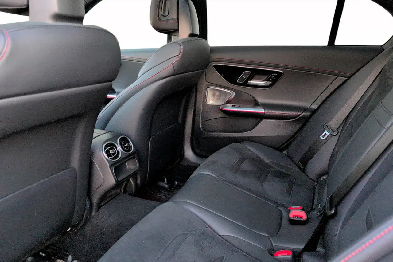 Mercedes-Benz C-Class - Image 12