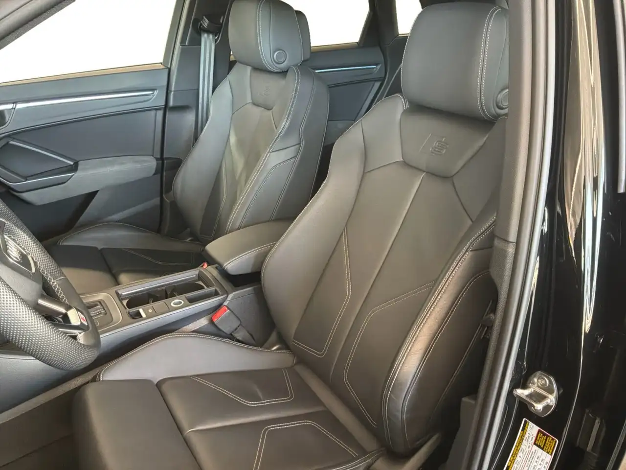 Audi Q3 - Image 10