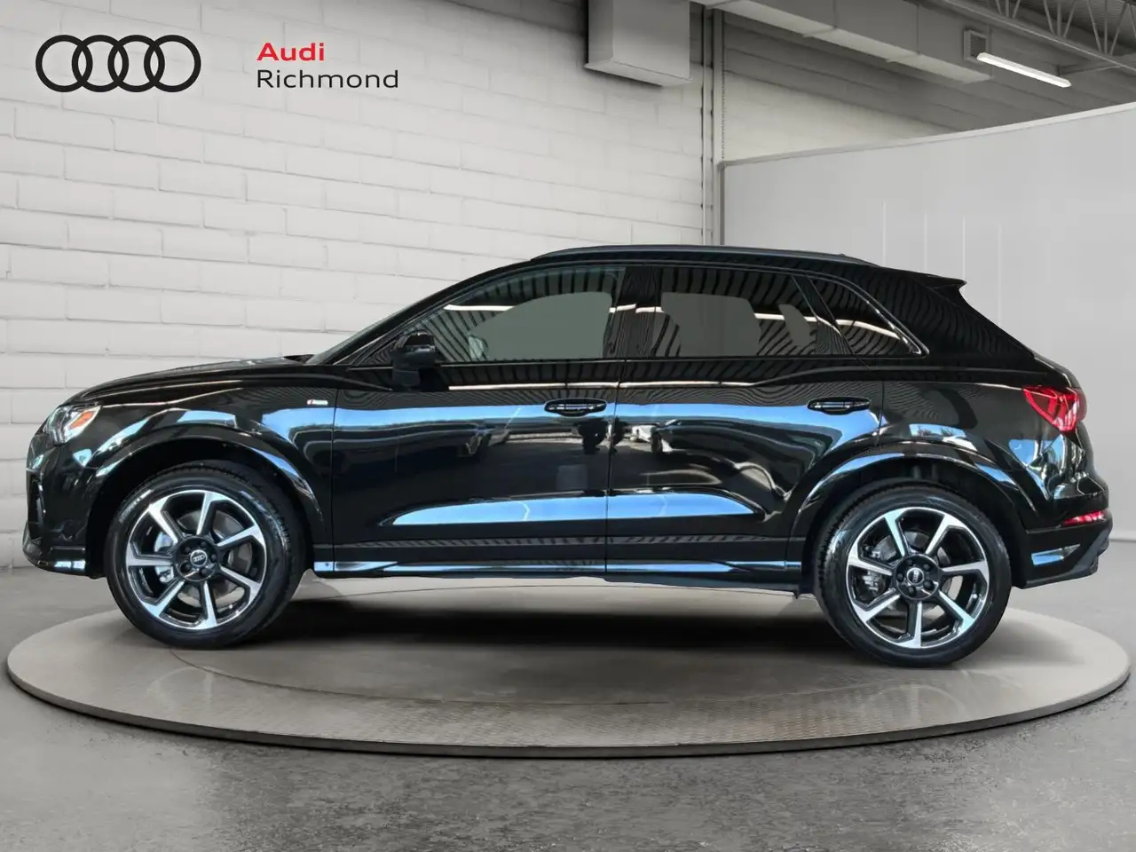 Audi Q3 - Image 2