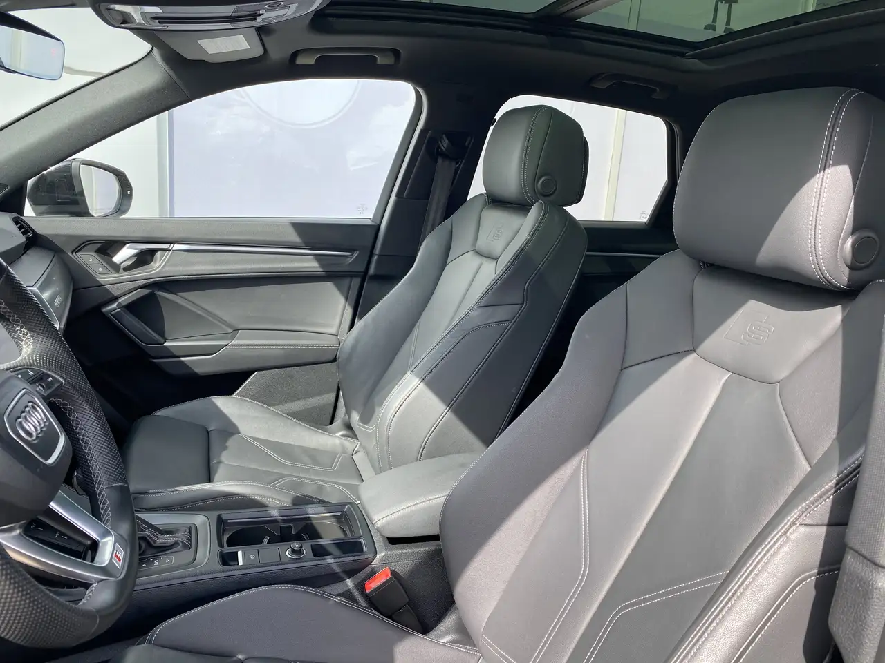 Audi Q3 - Image 8