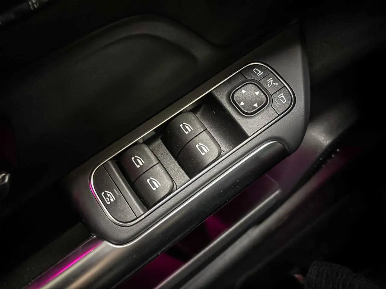 Mercedes-Benz GLA - Image 22