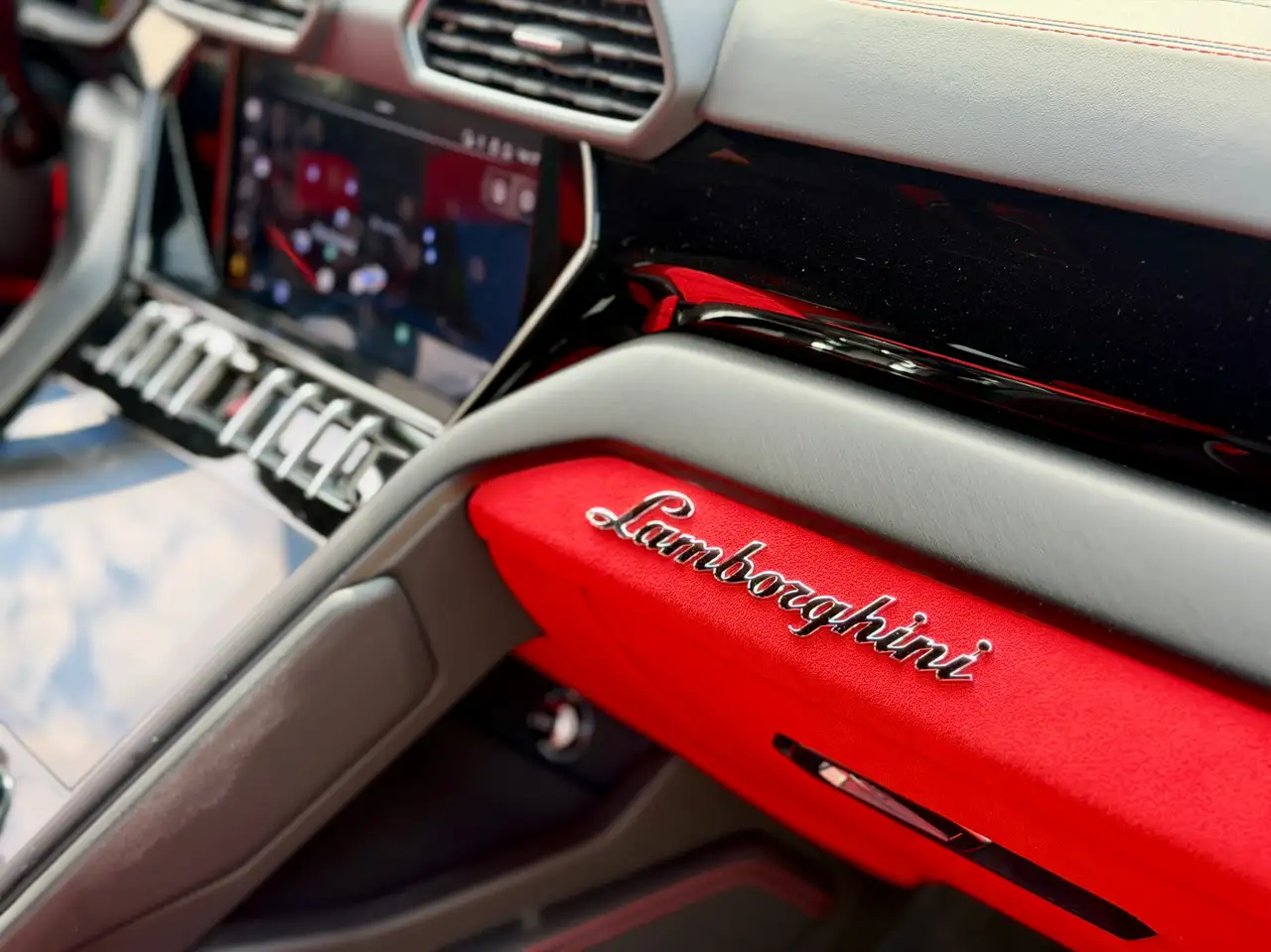 Lamborghini Urus - Image 19