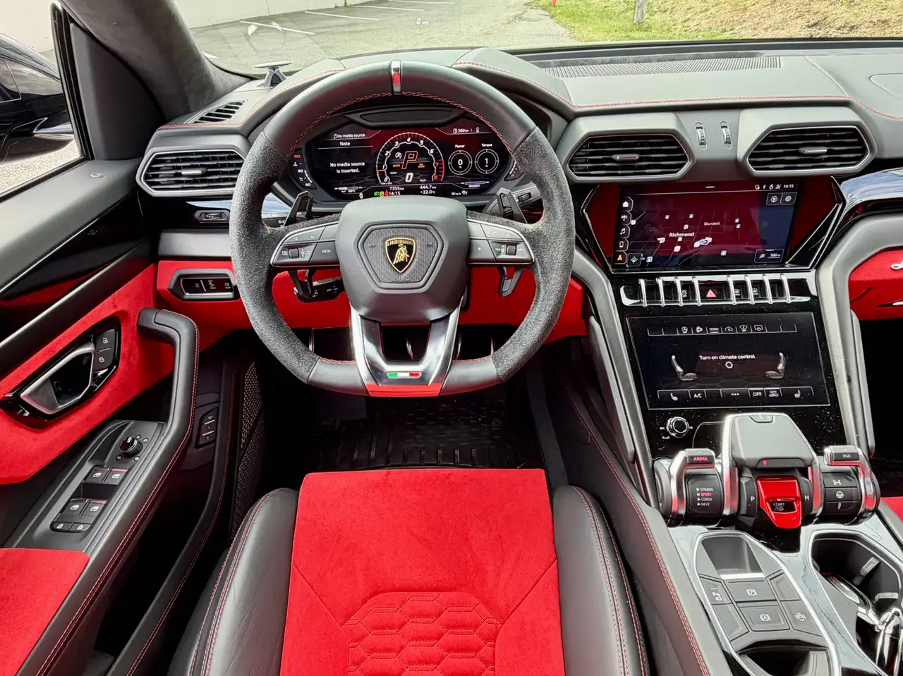 Lamborghini Urus - Image 14