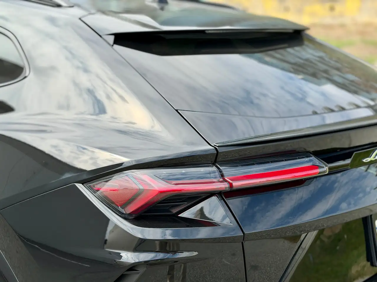 Lamborghini Urus - Image 7