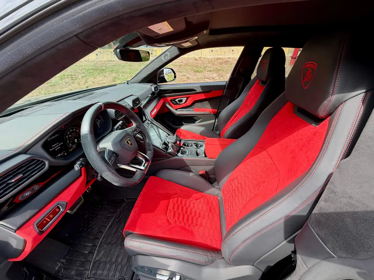 Lamborghini Urus - Image 27