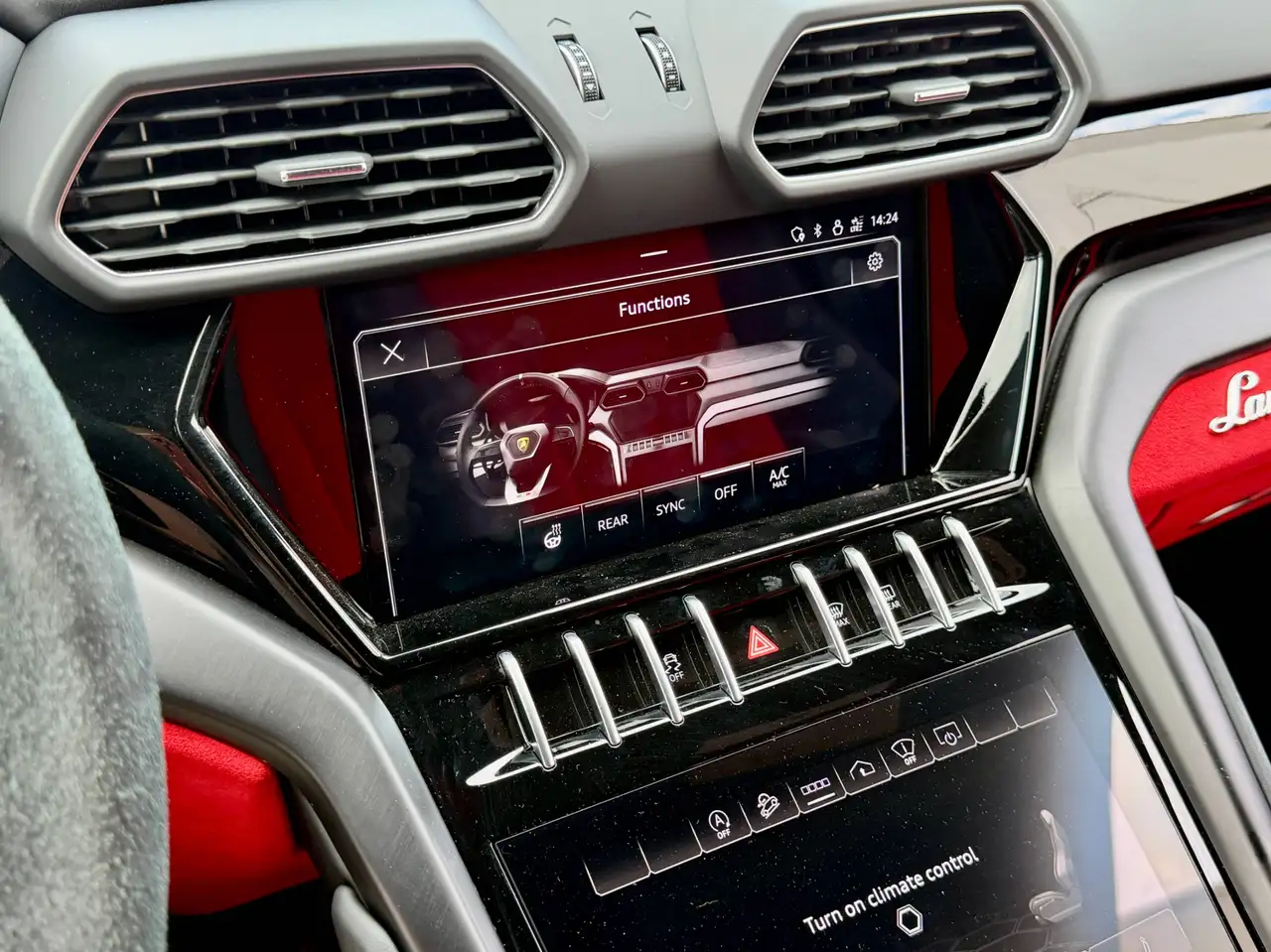 Lamborghini Urus - Image 31