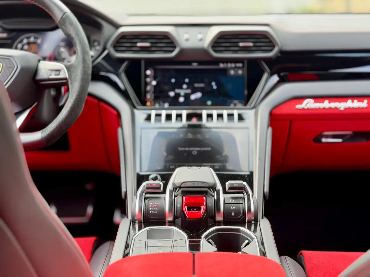Lamborghini Urus - Image 18