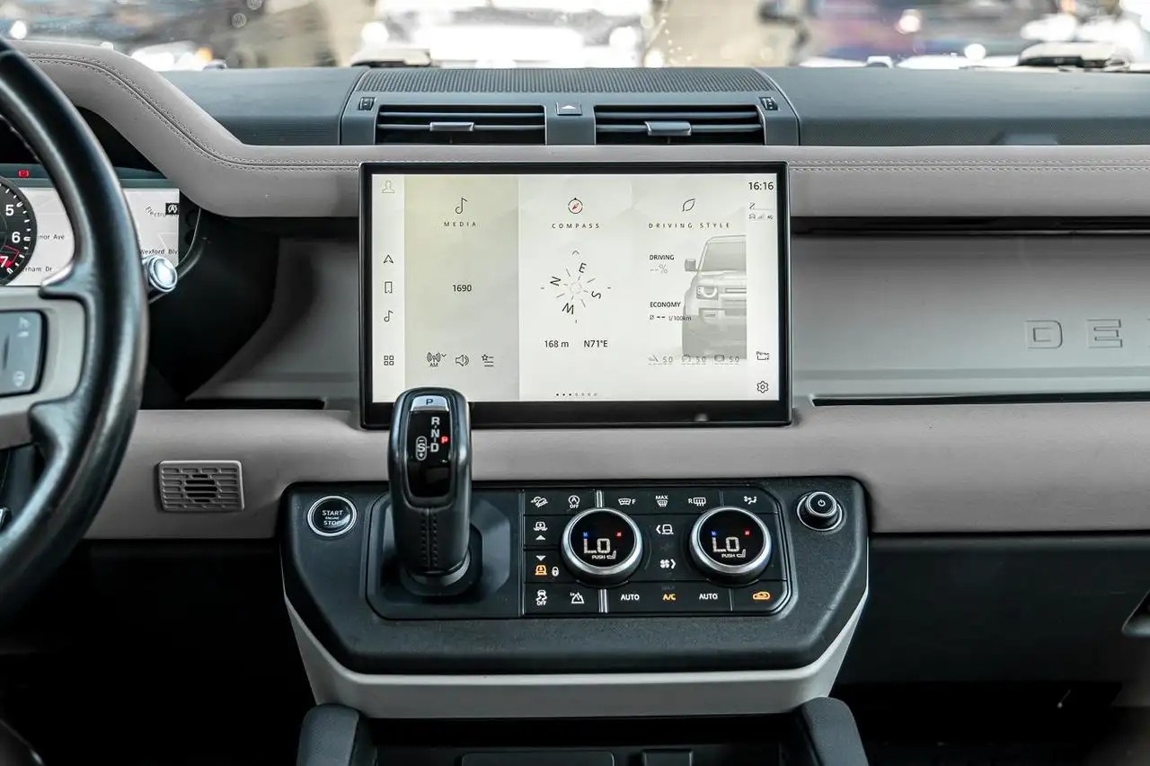 Land Rover Defender - Image 20