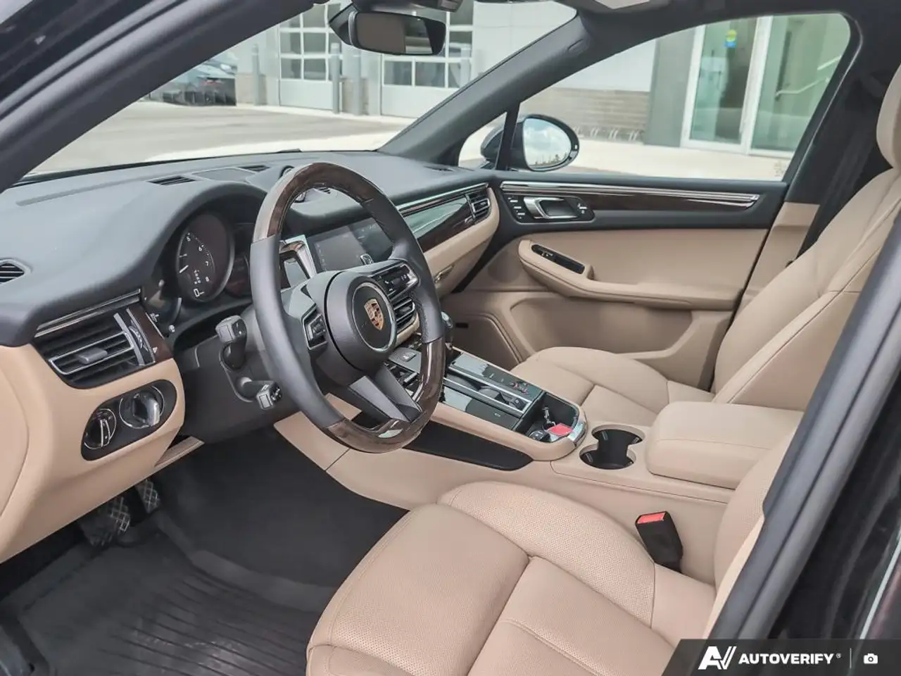Porsche Macan - Image 13