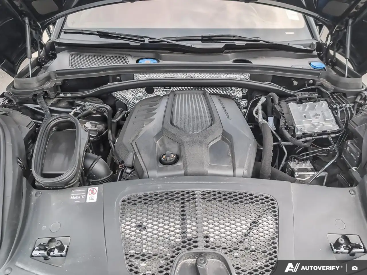 Porsche Macan - Image 10