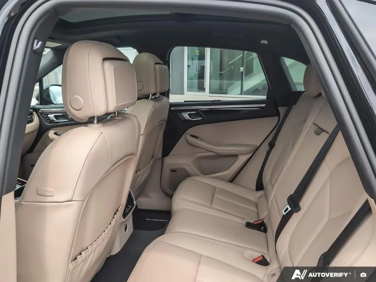 Porsche Macan - Image 22