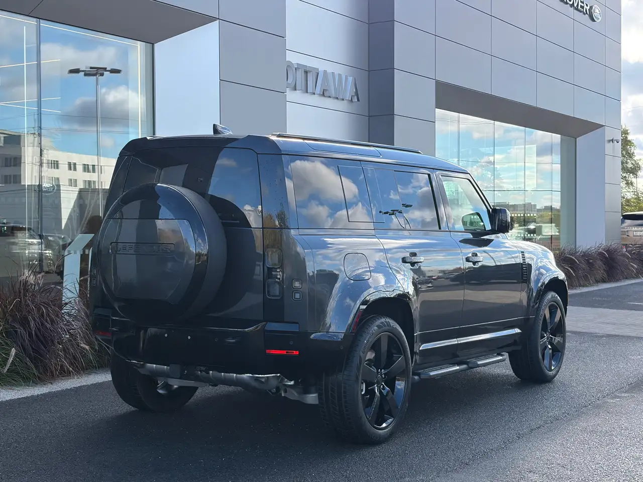 Land Rover Defender - Image 5