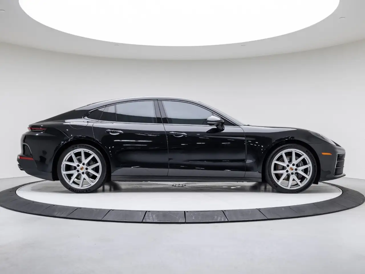 Porsche Panamera - Image 11
