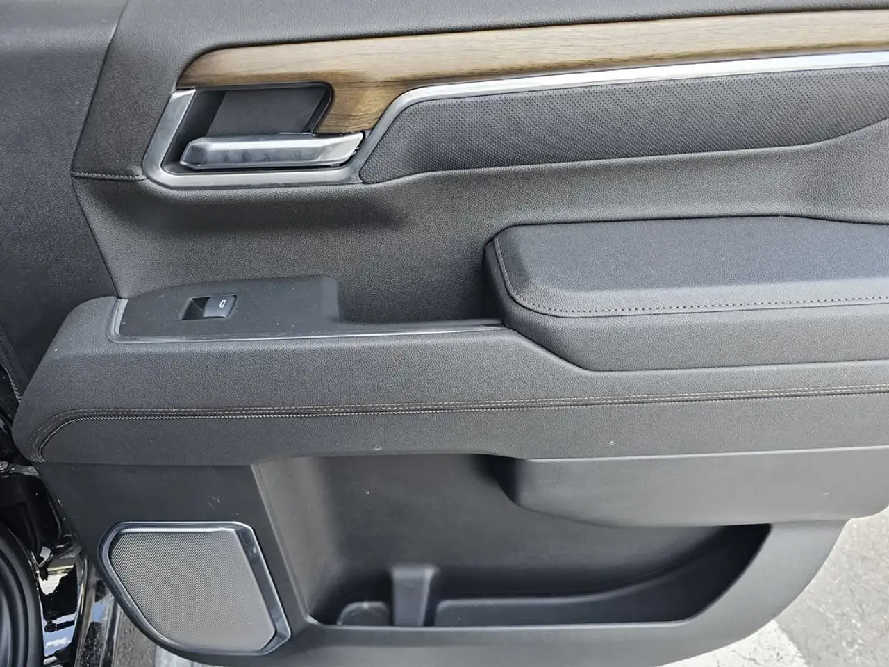 Chevrolet Silverado 1500 - Image 29