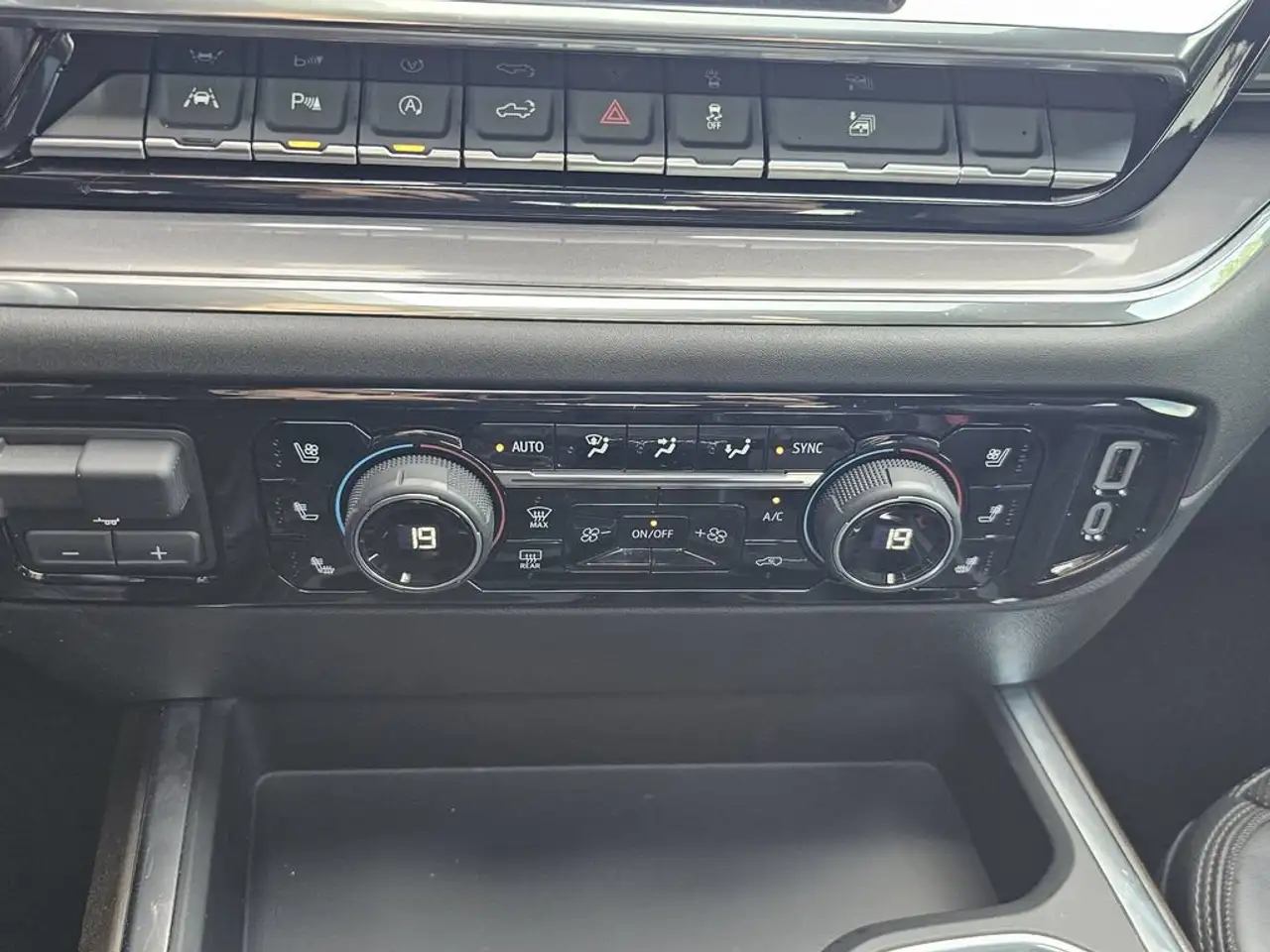 Chevrolet Silverado 1500 - Image 17