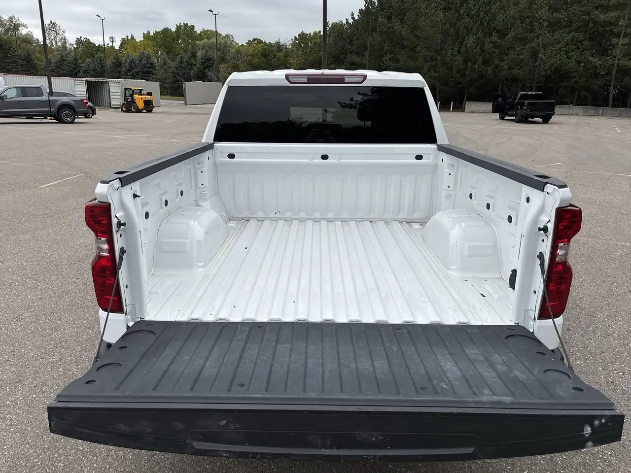 Chevrolet Silverado 1500 - Image 18