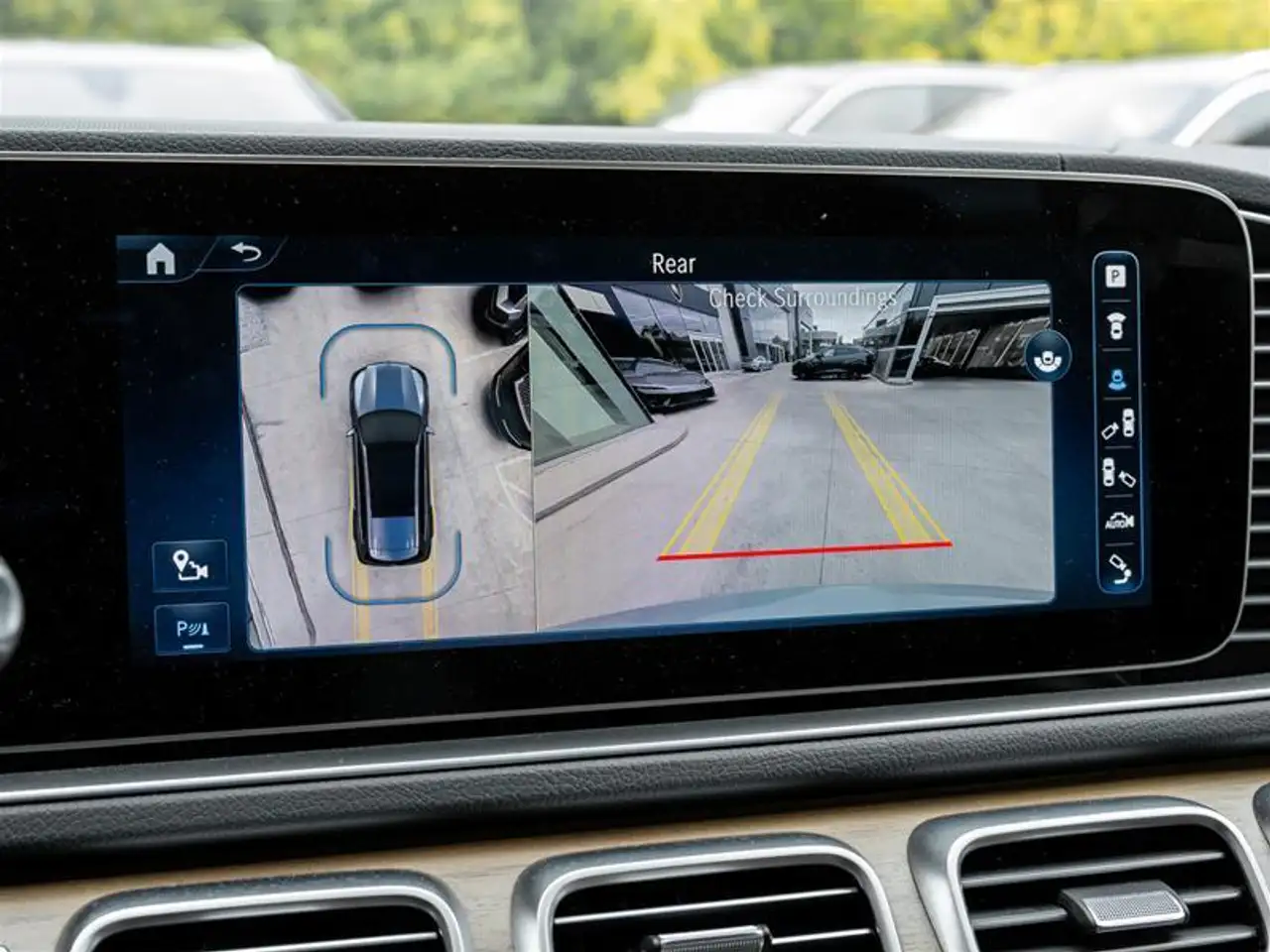 Mercedes-Benz GLS - Image 16