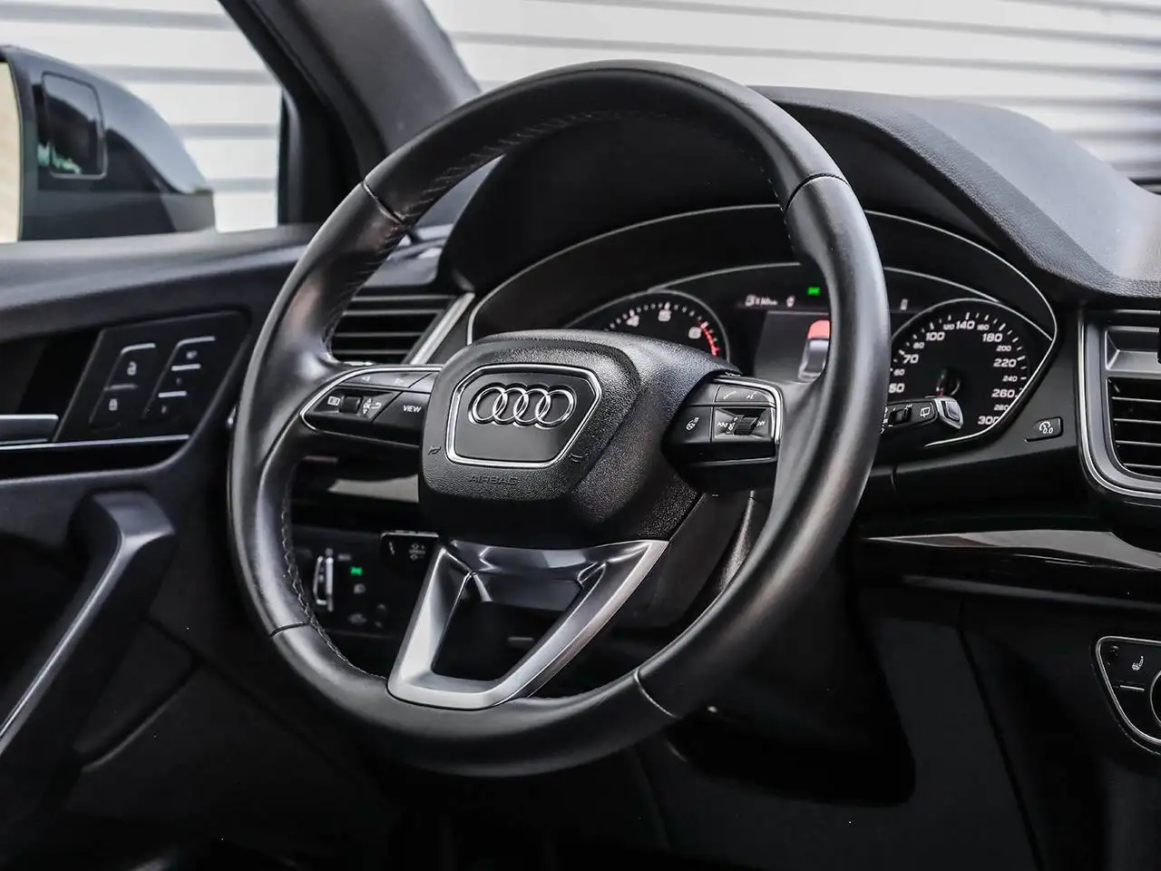Audi Q5 - Image 17