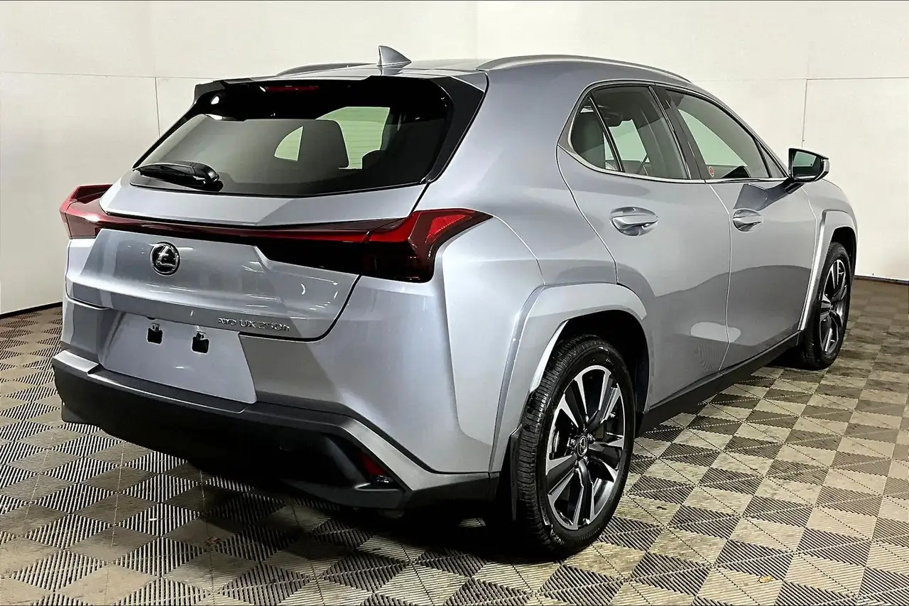 Lexus UX - Image 2