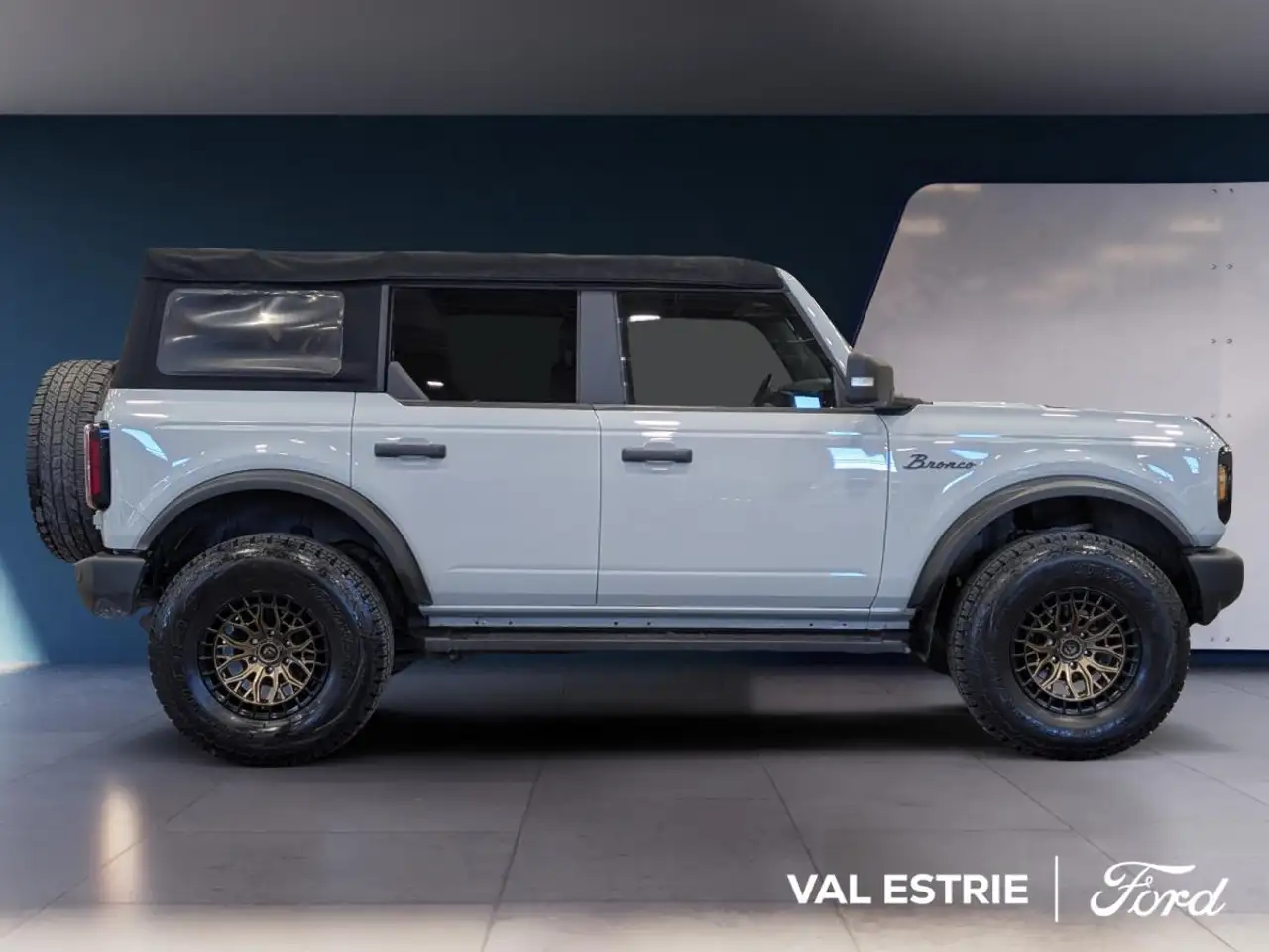 Ford Bronco - Image 6