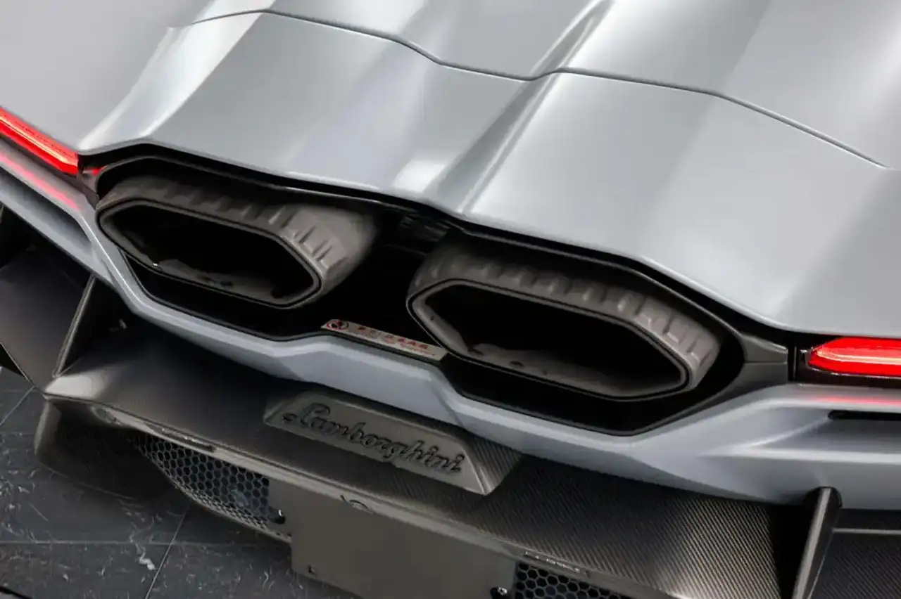 Lamborghini Revuelto - Image 17