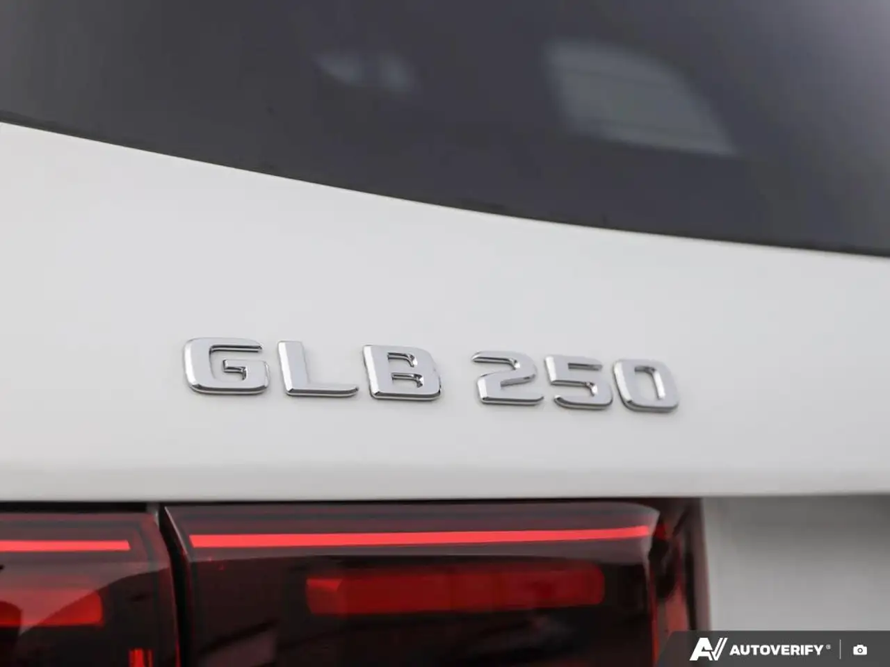 Mercedes-Benz GLB - Image 12