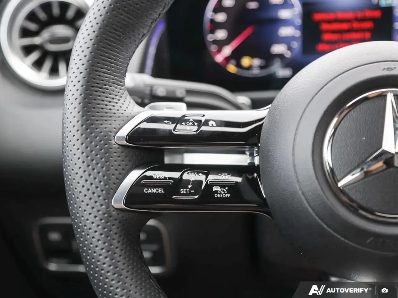 Mercedes-Benz GLB - Image 15