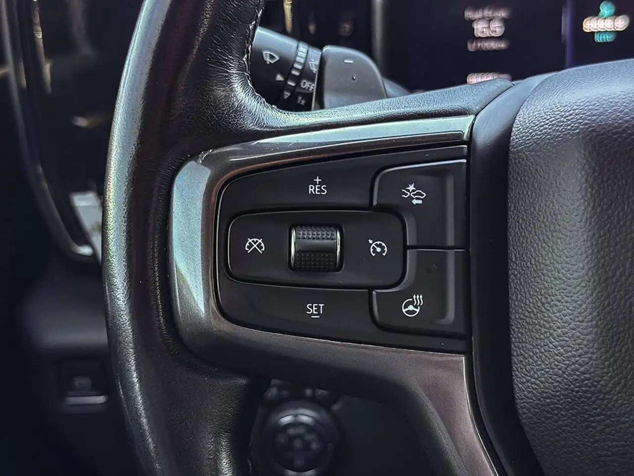 Chevrolet Silverado 1500 - Image 20