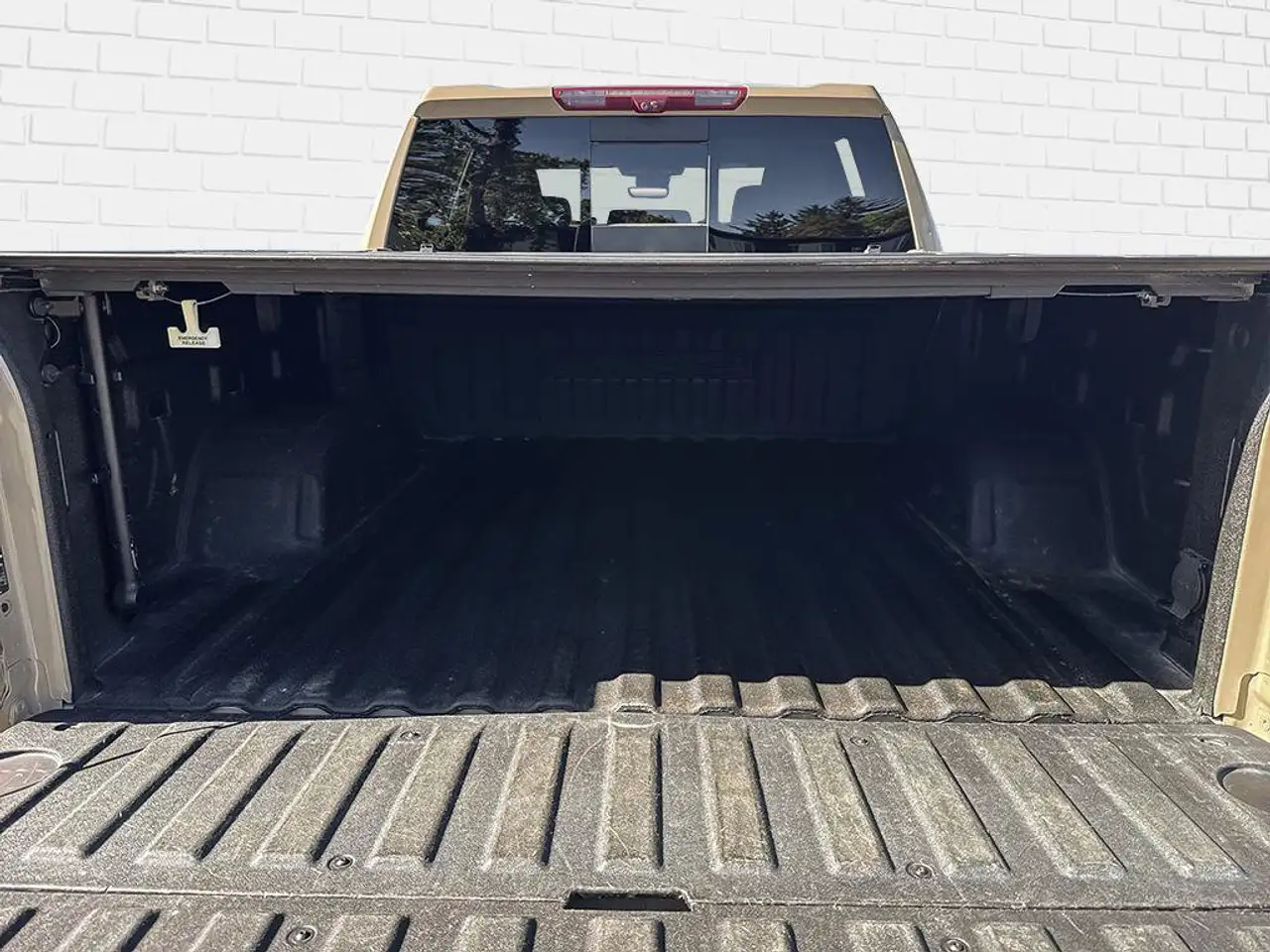 Chevrolet Silverado 1500 - Image 16