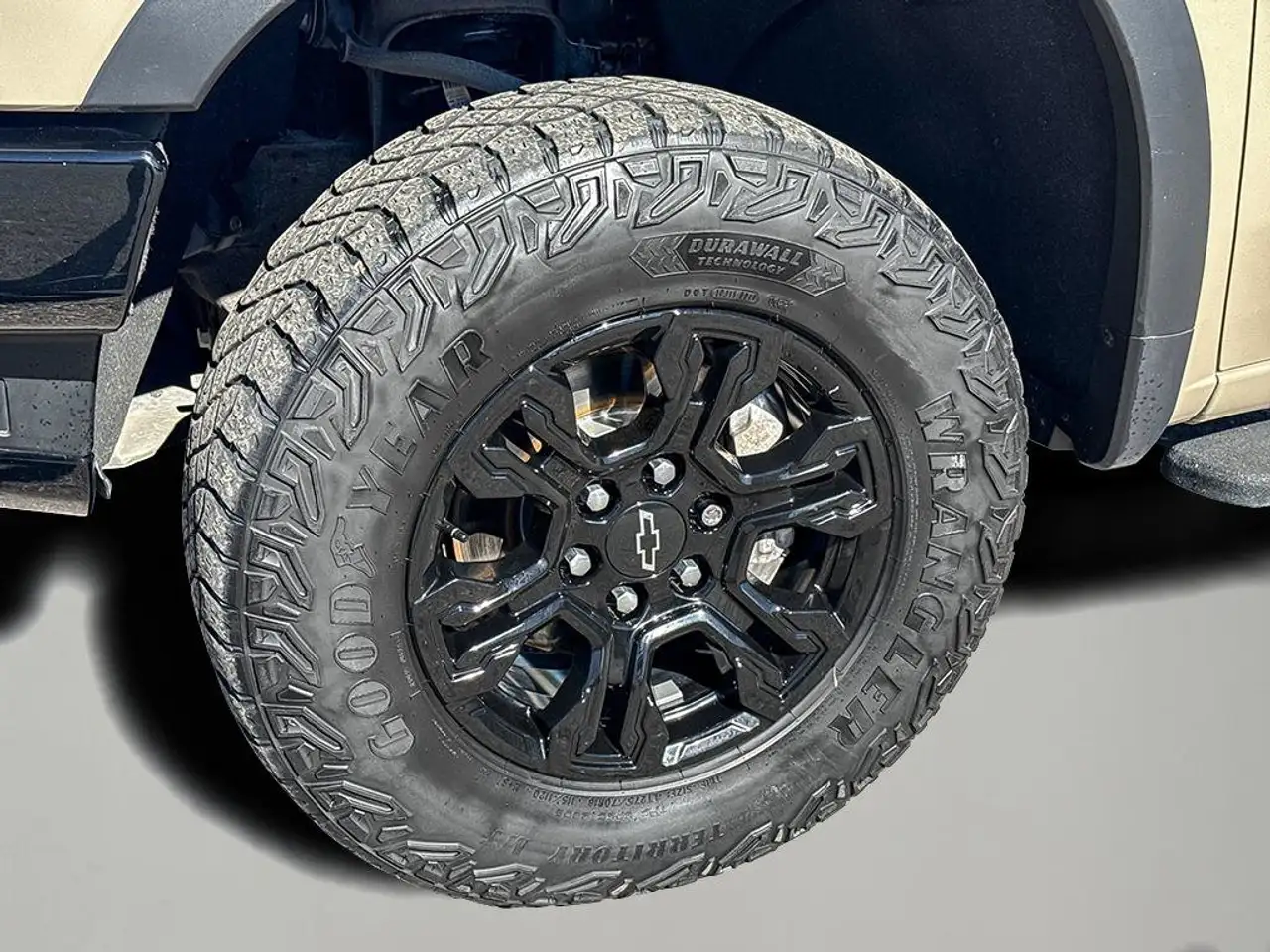 Chevrolet Silverado 1500 - Image 10