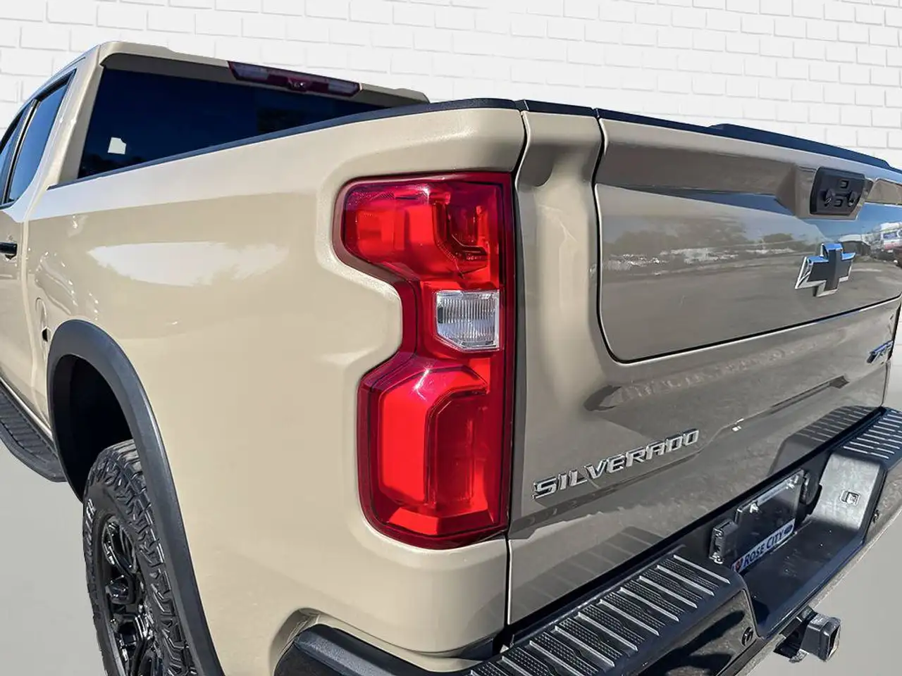 Chevrolet Silverado 1500 - Image 15