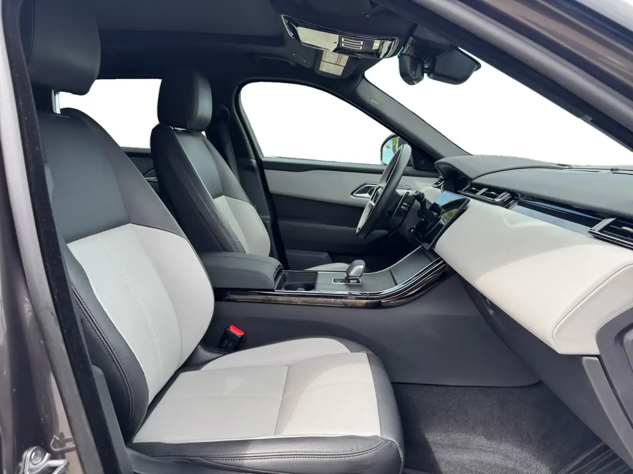 Land Rover Range Rover Velar - Image 18