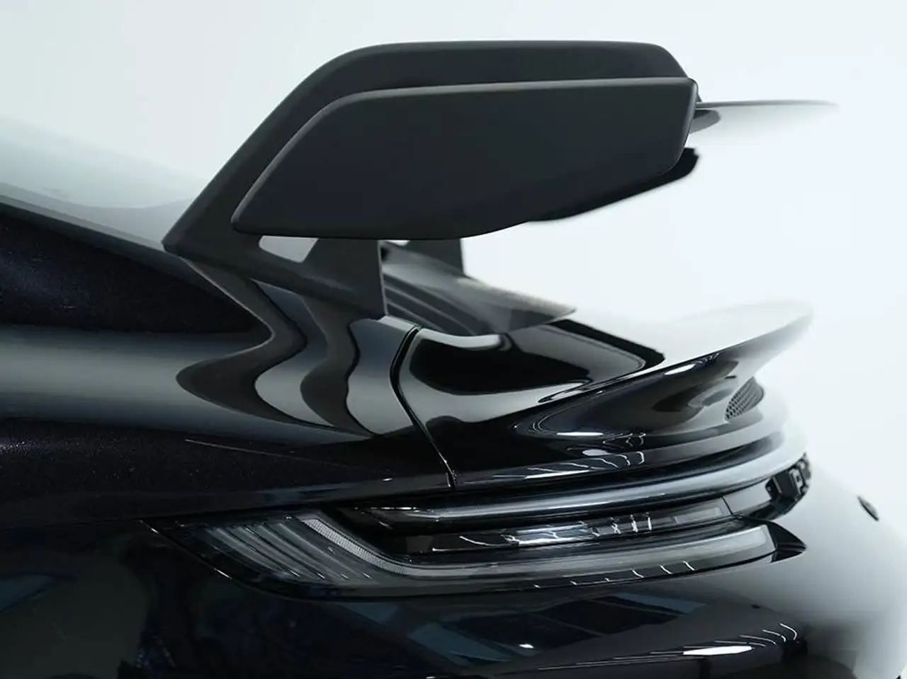 Porsche 911 - Image 20