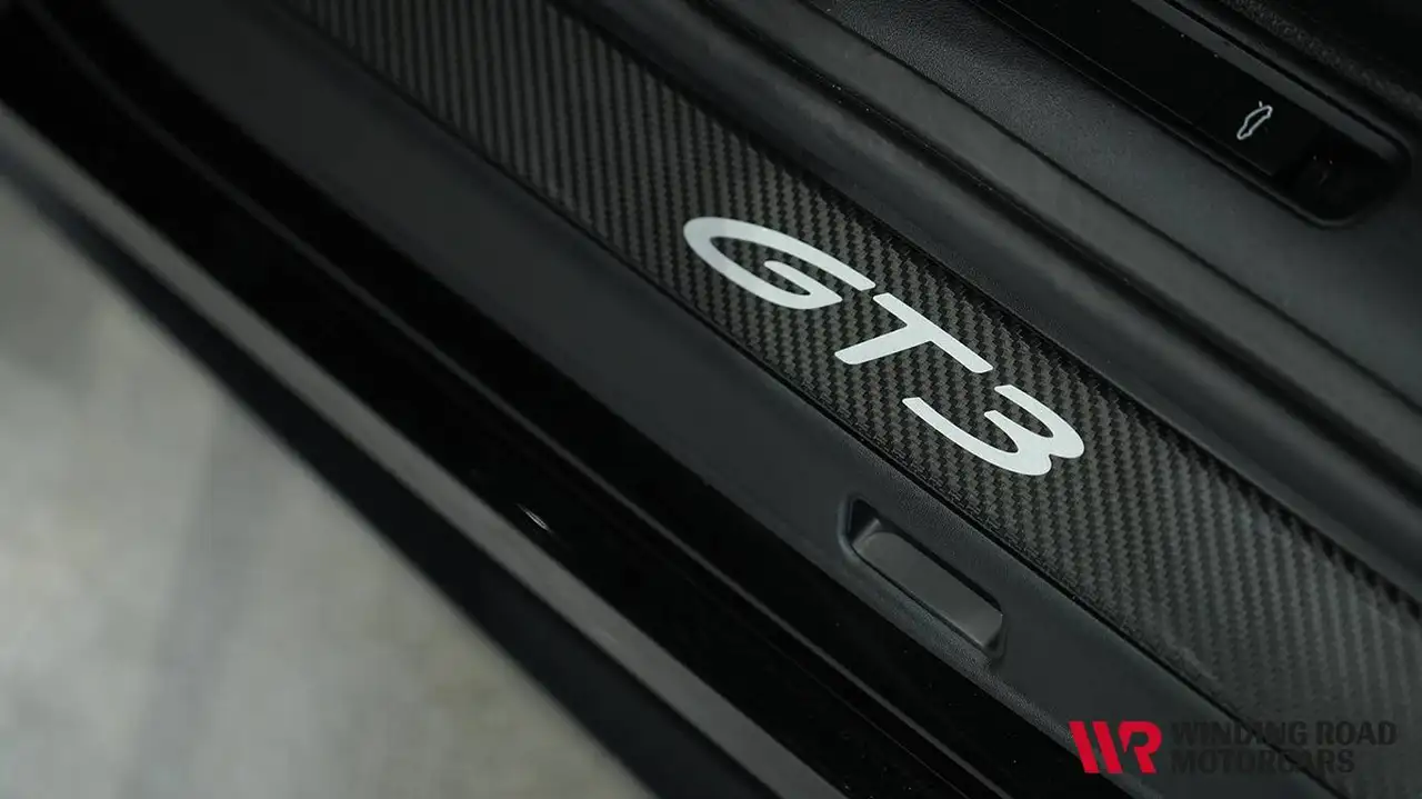 Porsche 911 - Image 23