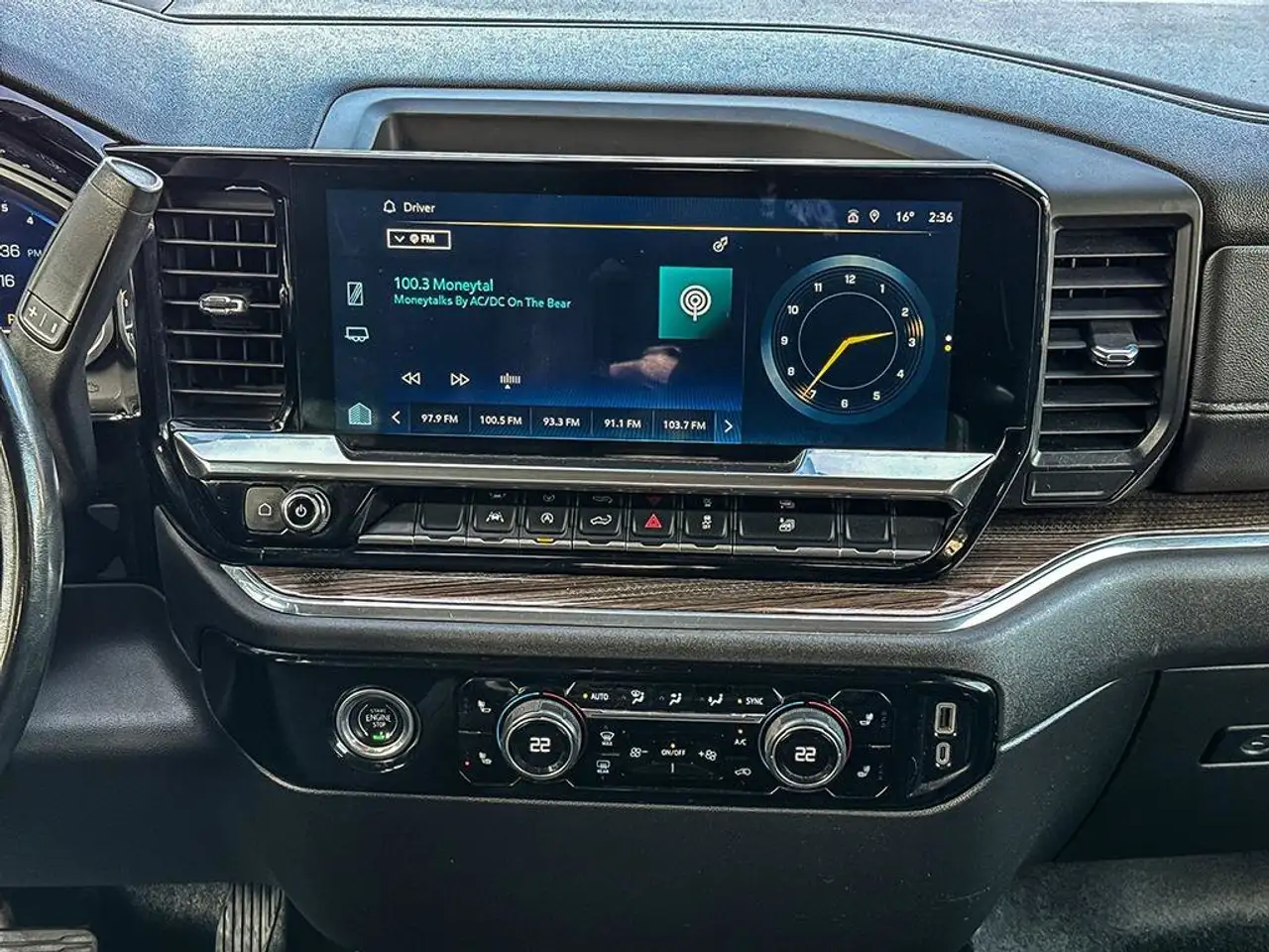 Chevrolet Silverado 1500 - Image 23